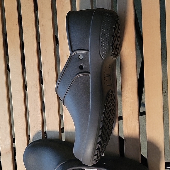 Brown Crocs size 8 never worn - Picture 5 of 9